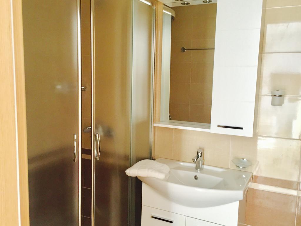 Skyfall Apartment Sarande Luaran gambar